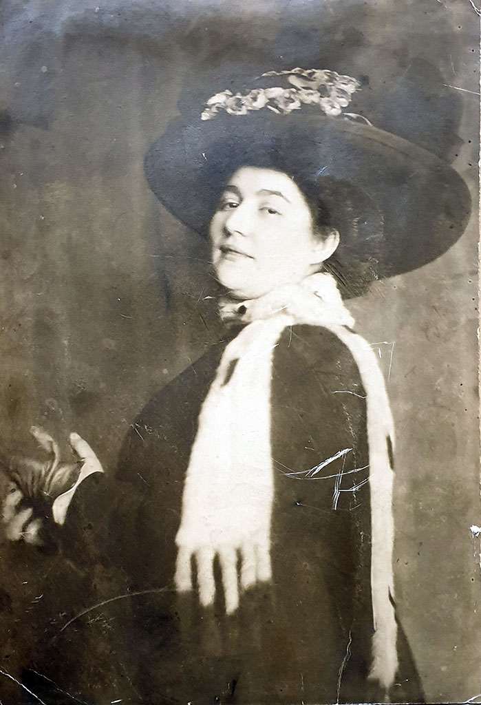 Фото 3. Баба Адя до революции