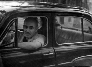 Фото 13. Отец за рулём