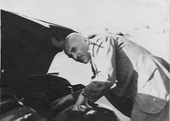 Фото 14. Отец у Москвича