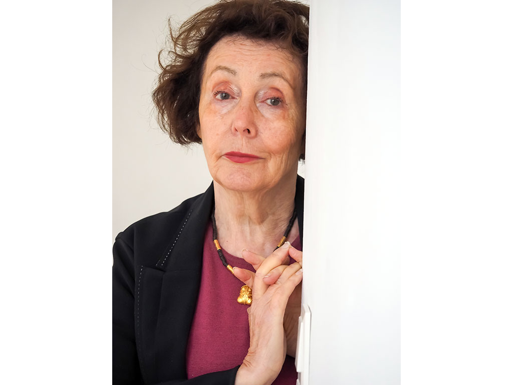 Großaufnahme NinaWR, dem Kopf leicht zurück gedreht