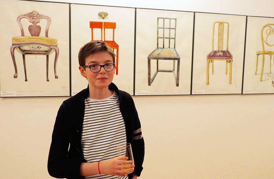 "Sesselkabinett" im esrten Stock der Galerie ega: frauen in zentrum