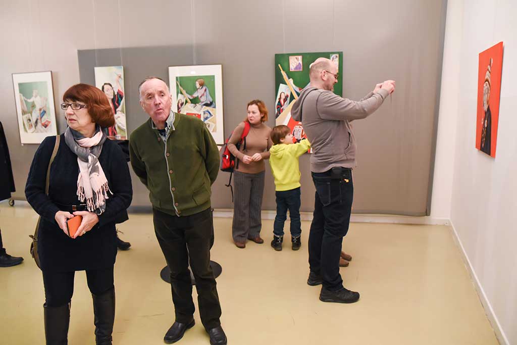 Während der Ausstellungseröffnung der Ausstellung "Malerin = Modell"